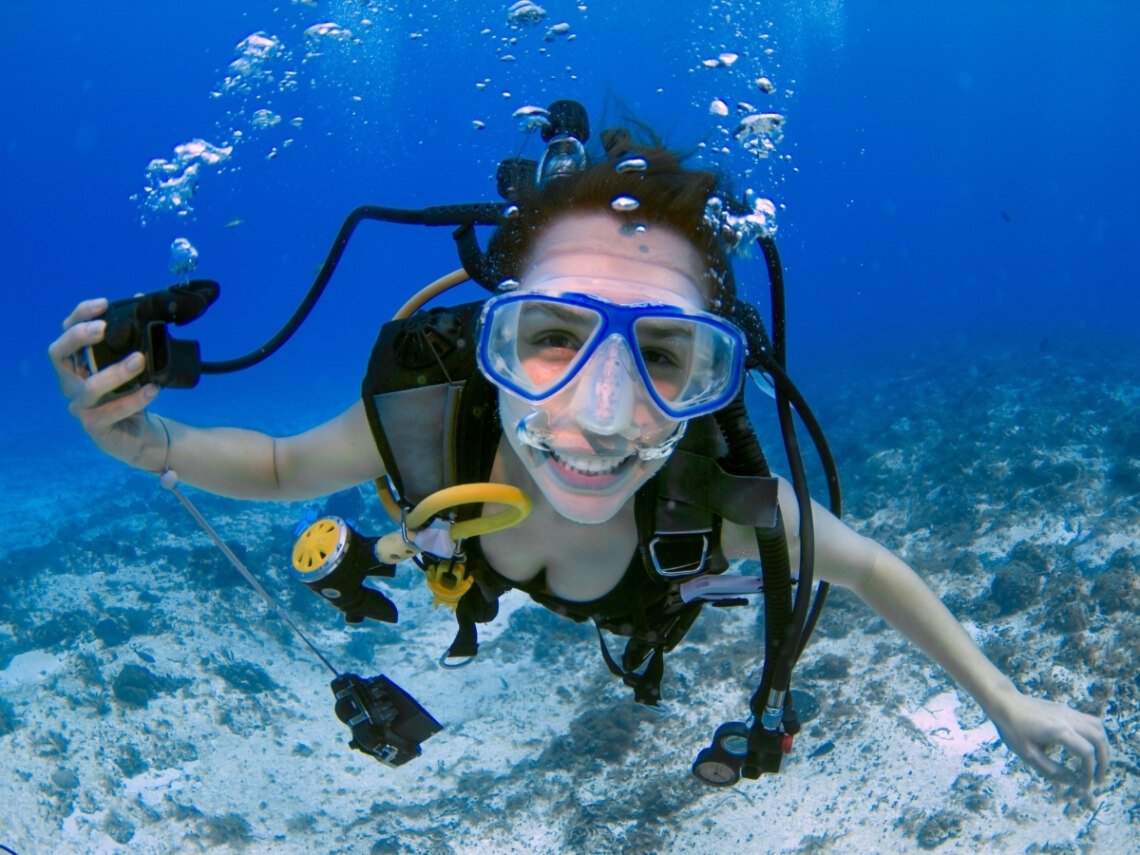 Is_scuba_diving_safe-1140x855