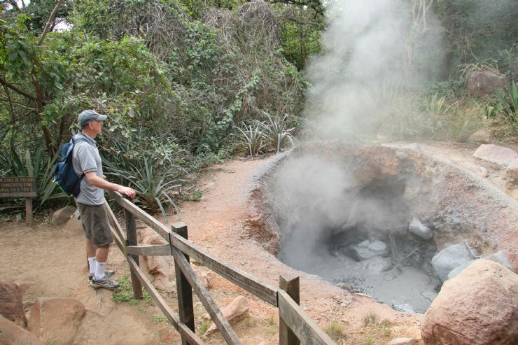 full-boiling-mud-pot-rincon-de-la-vieja